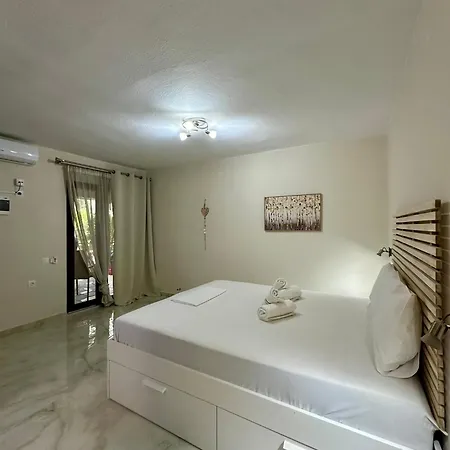 Argilos Aparthotel *